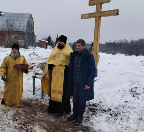 Освящение Креста на месте будущего храма